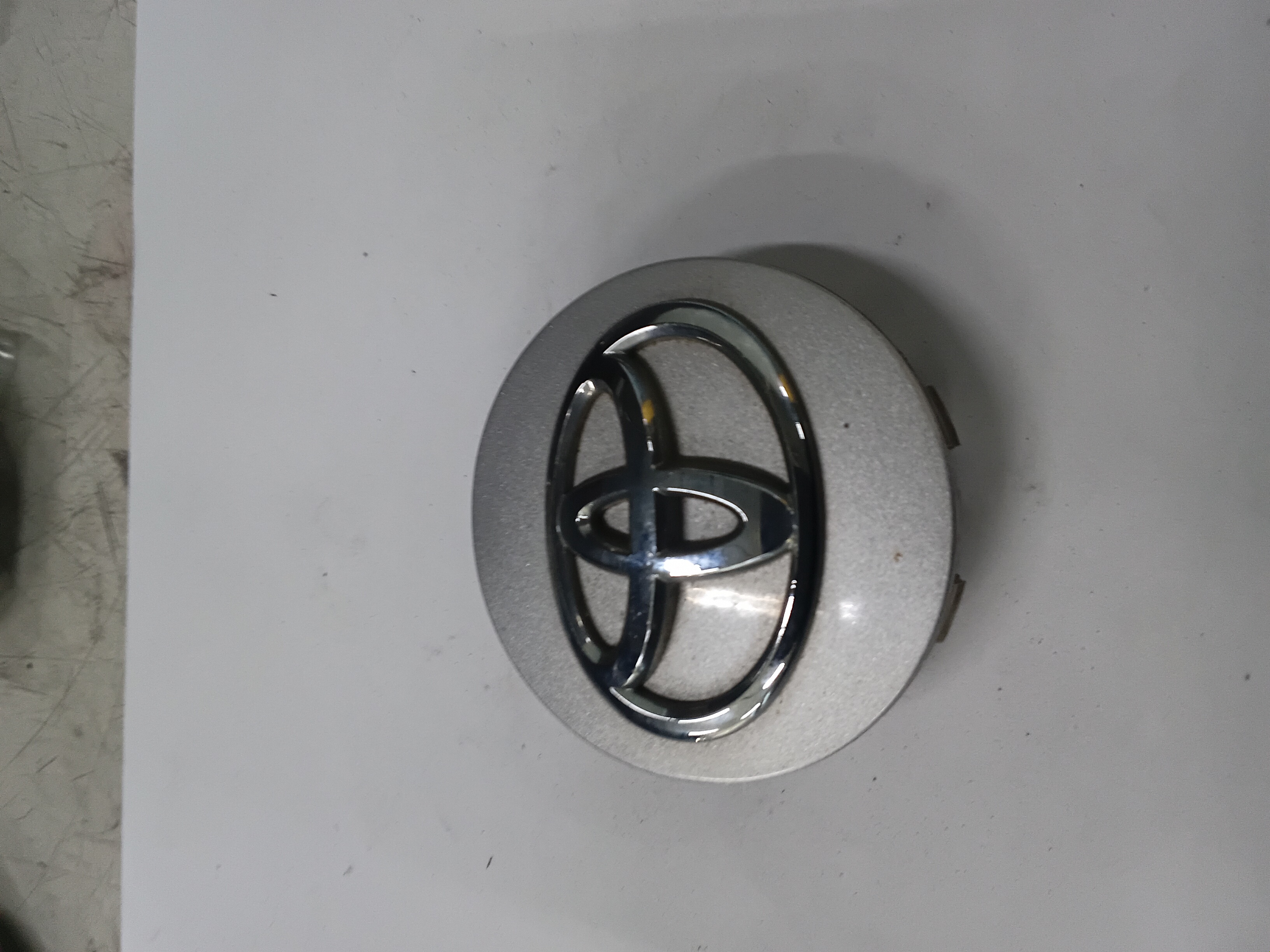 Center Cap — 2003–2007 Toyota Highlander