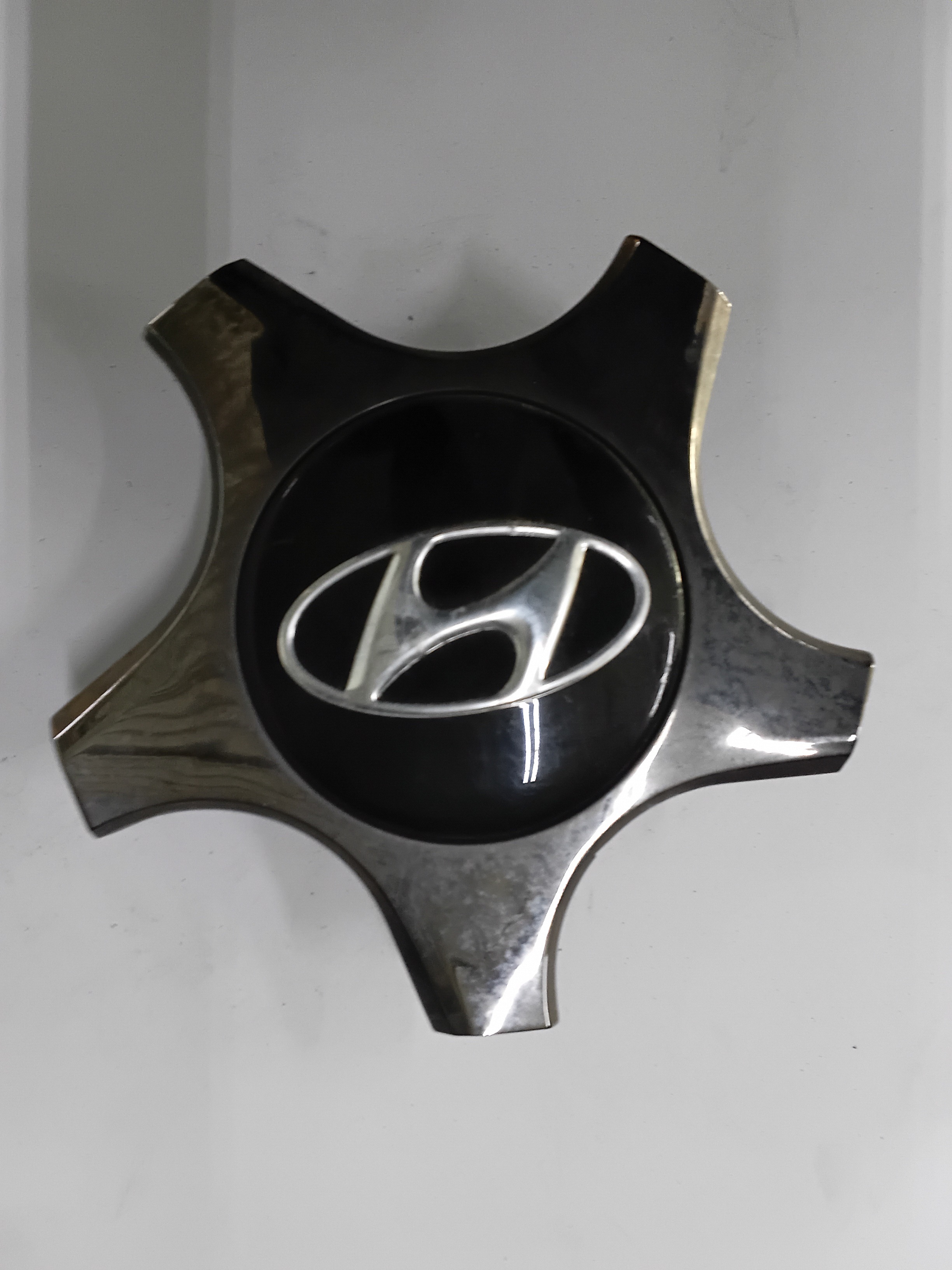 Center Cap — 2012–2017 Hyundai Veloster