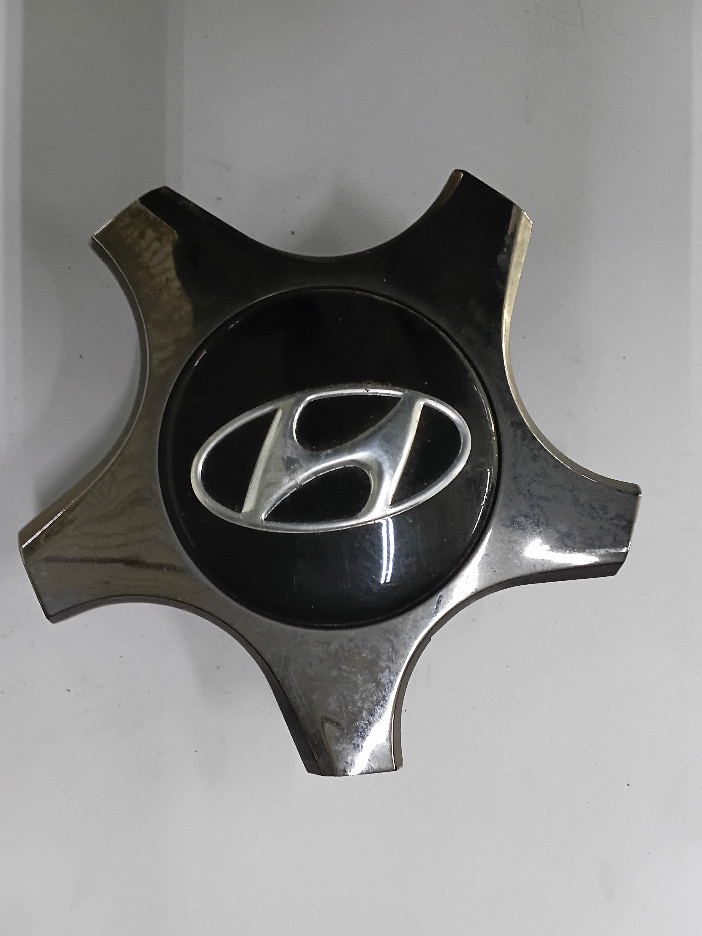 Center Cap — 2012–2017 Hyundai Veloster