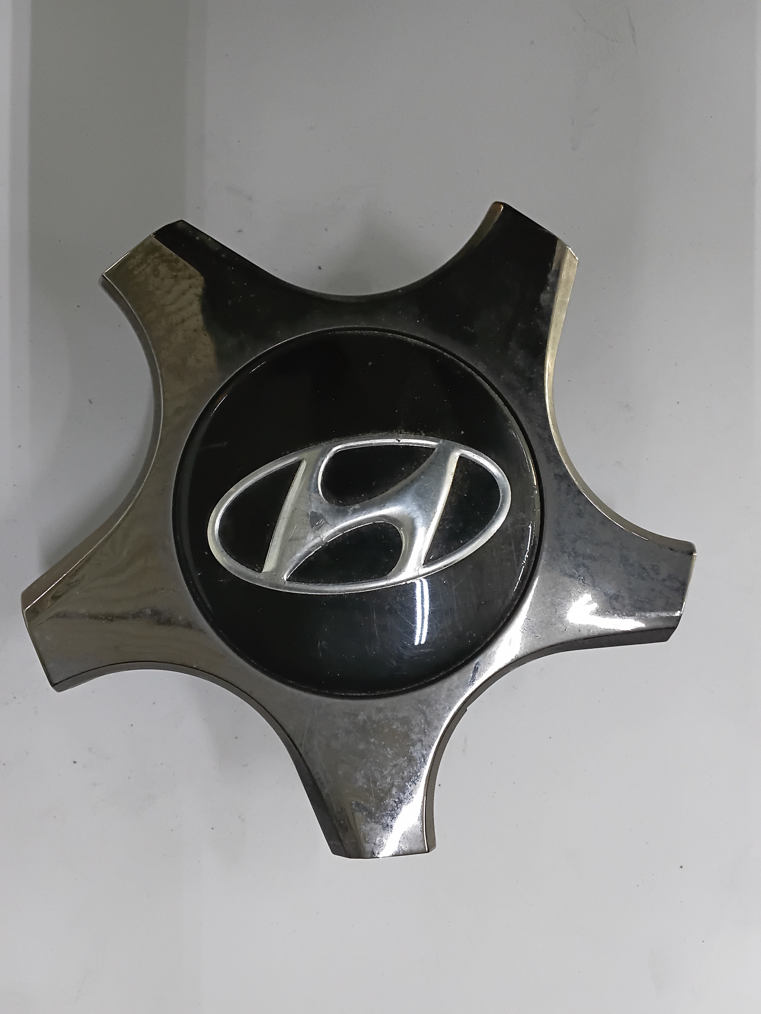 Center Cap — 2012–2017 Hyundai Veloster