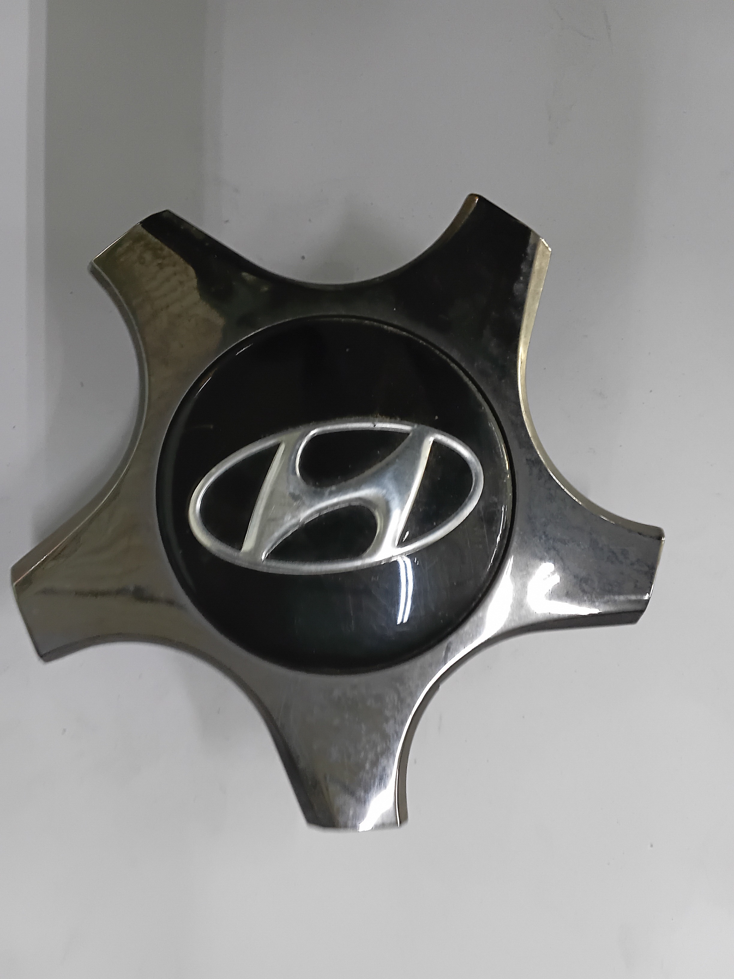 Center Cap — 2012–2017 Hyundai Veloster