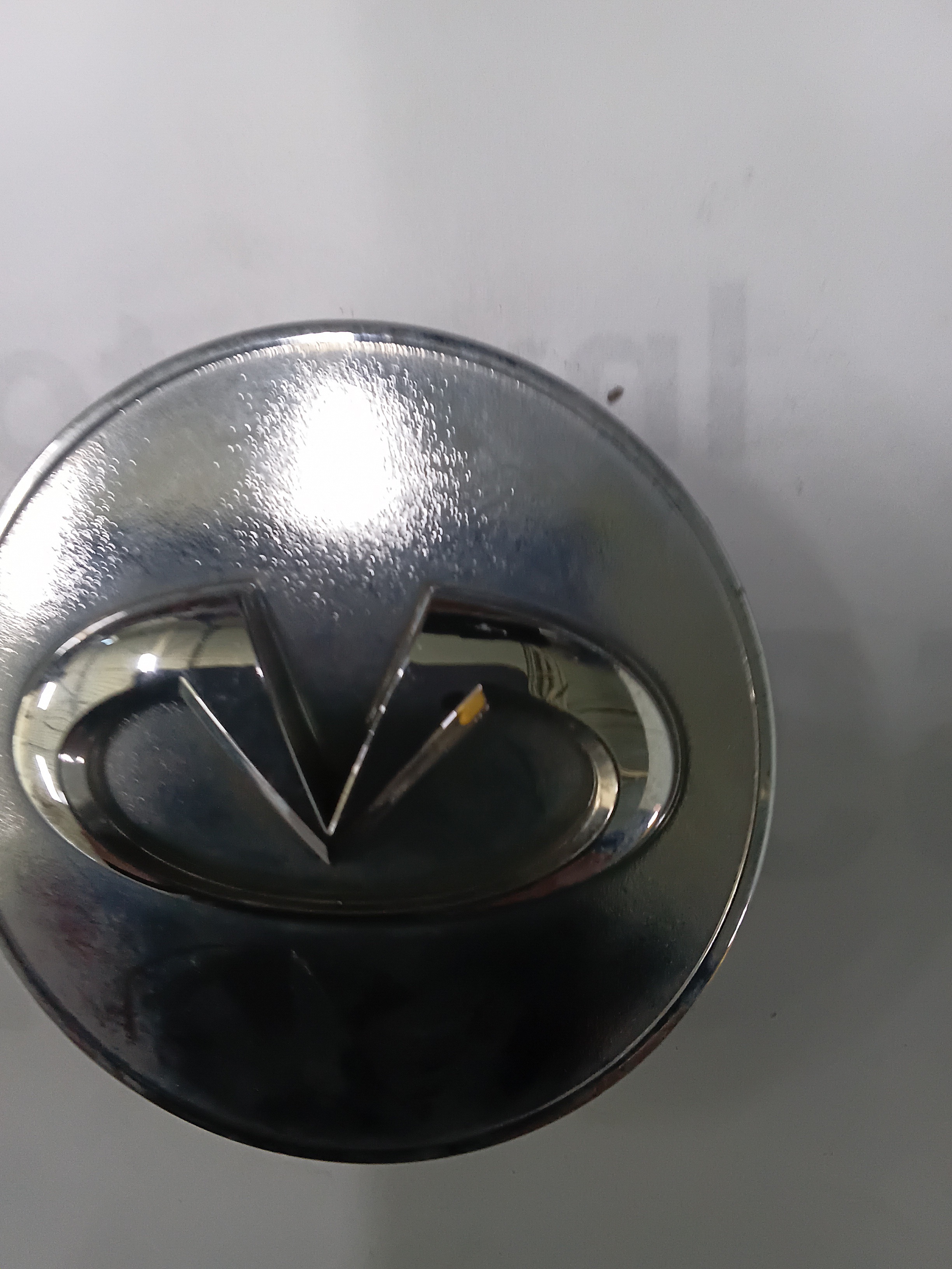 Center Cap — 1997–2001 Infiniti Q45