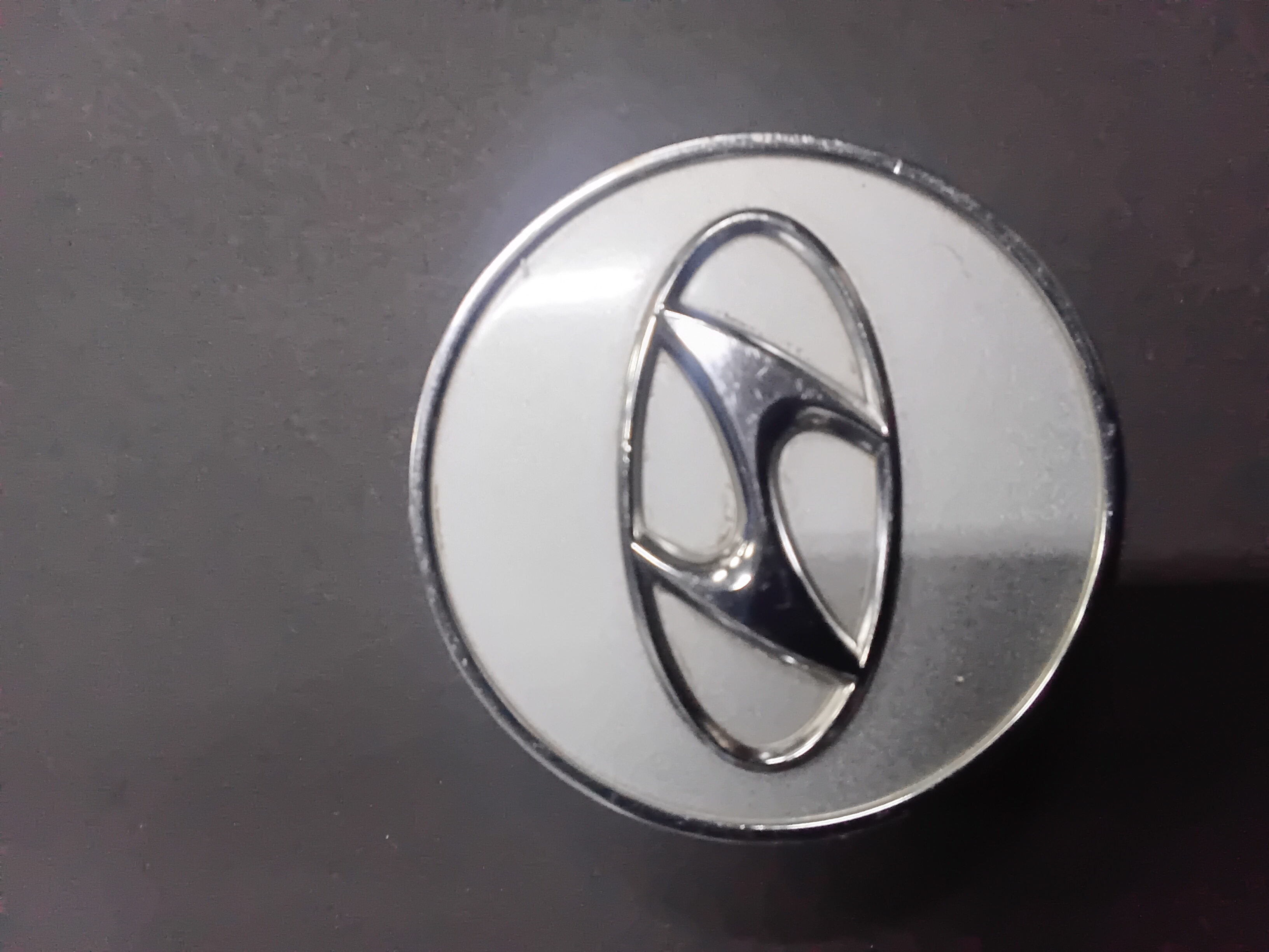 Center Cap — 2011 Hyundai Azera