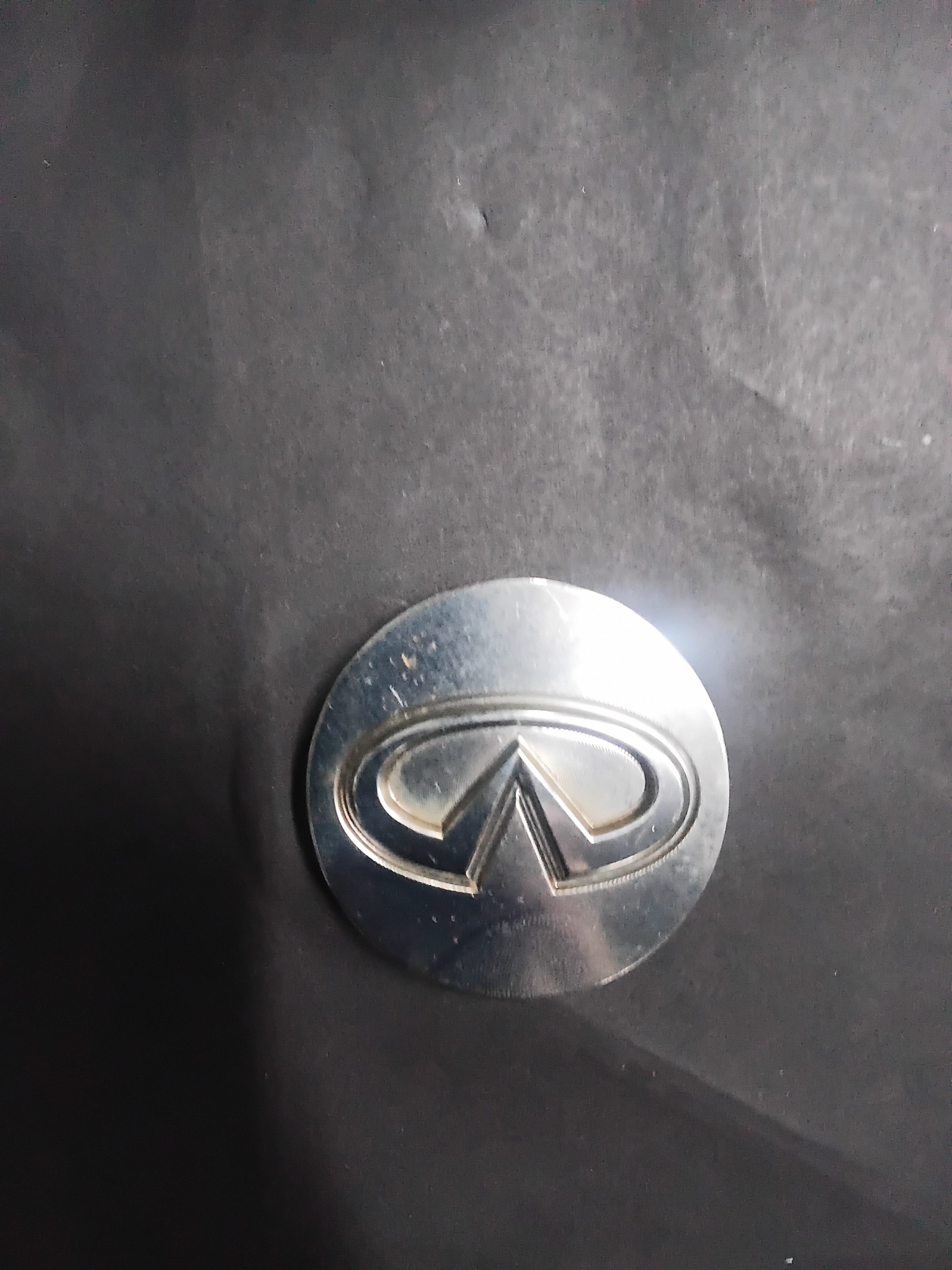 Center Cap — 1997–2001 Infiniti Q45