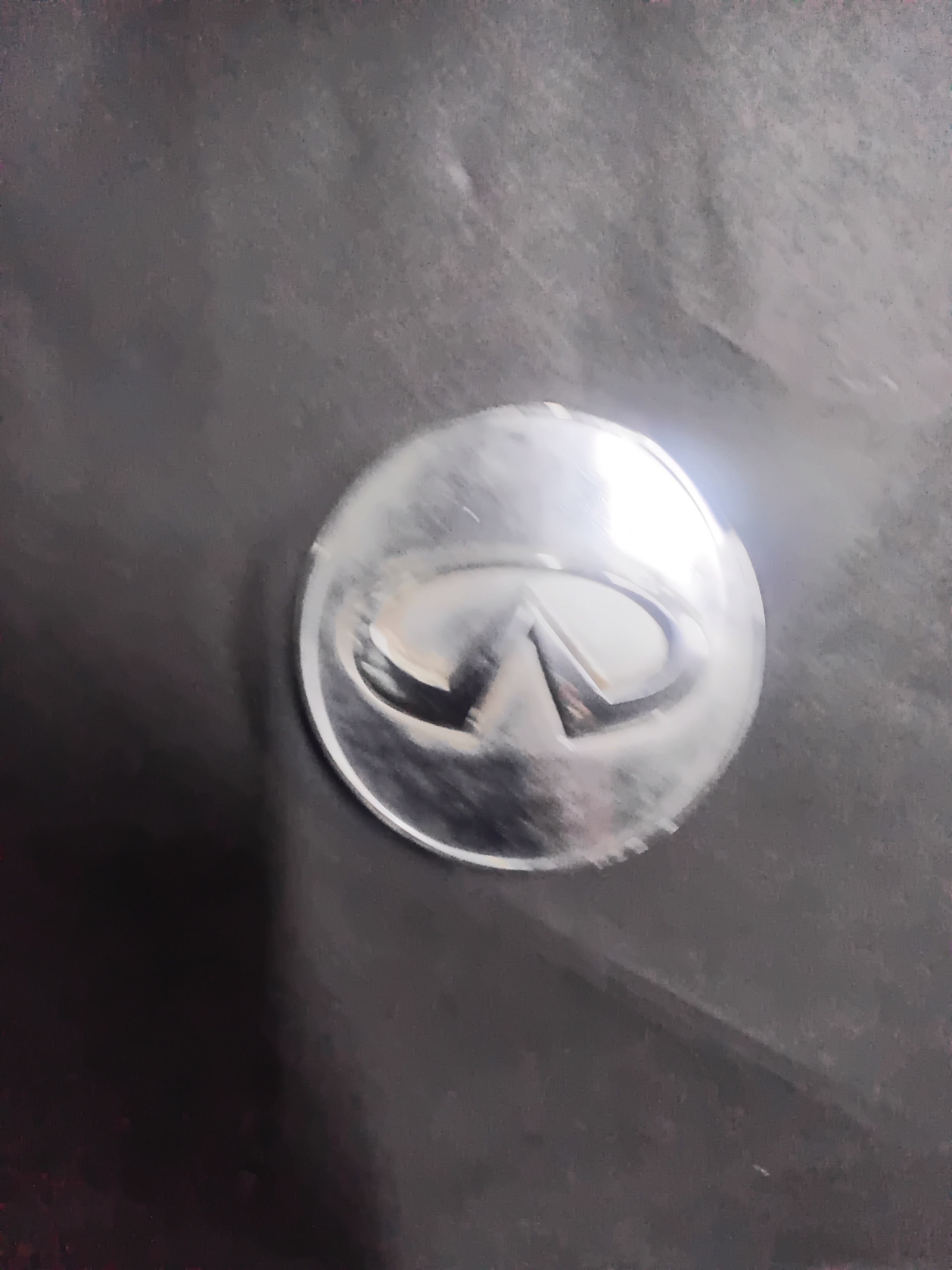 Center Cap — 1997–2001 Infiniti Q45