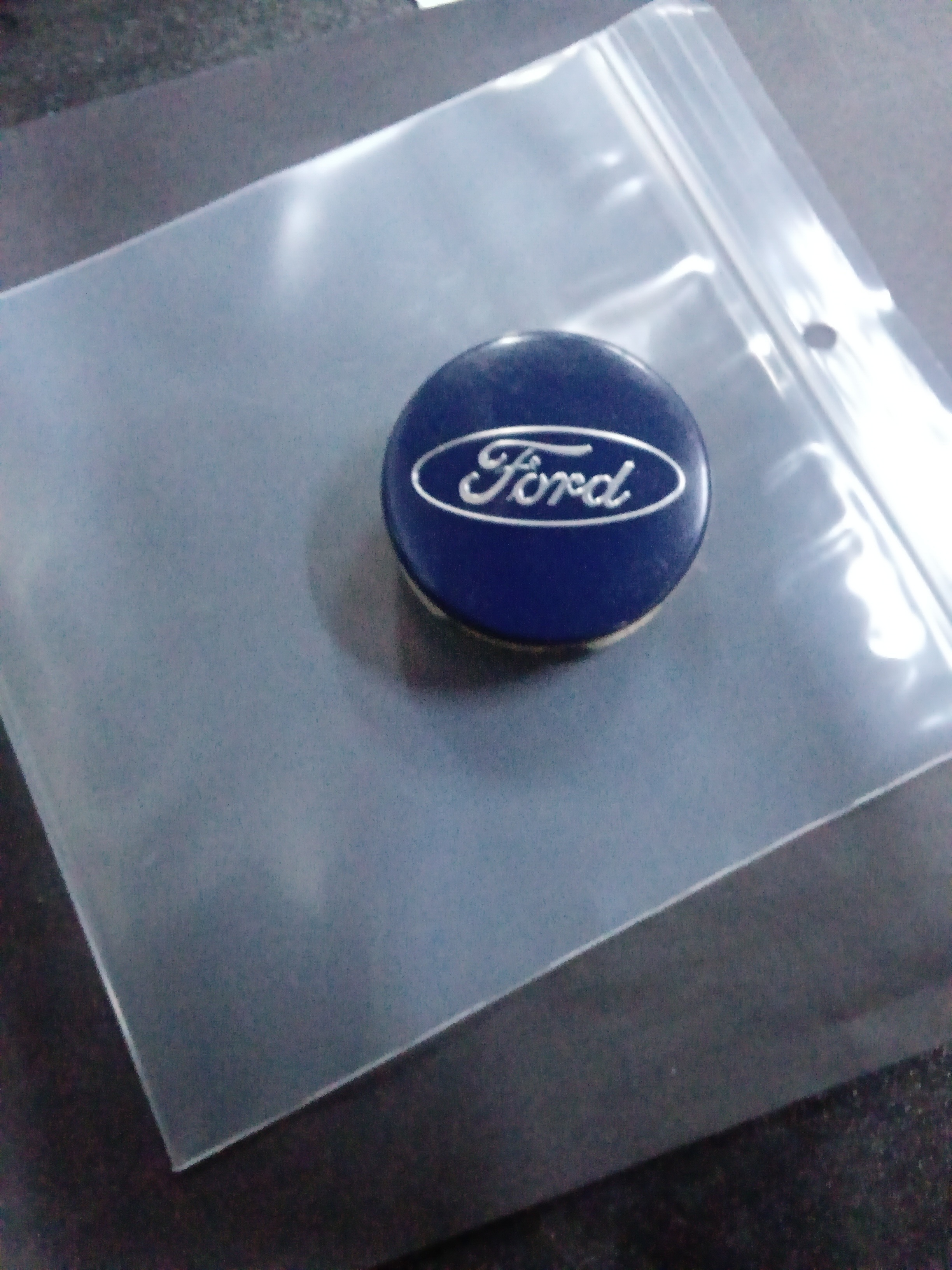 Center Cap — 2010 Lincoln MKX