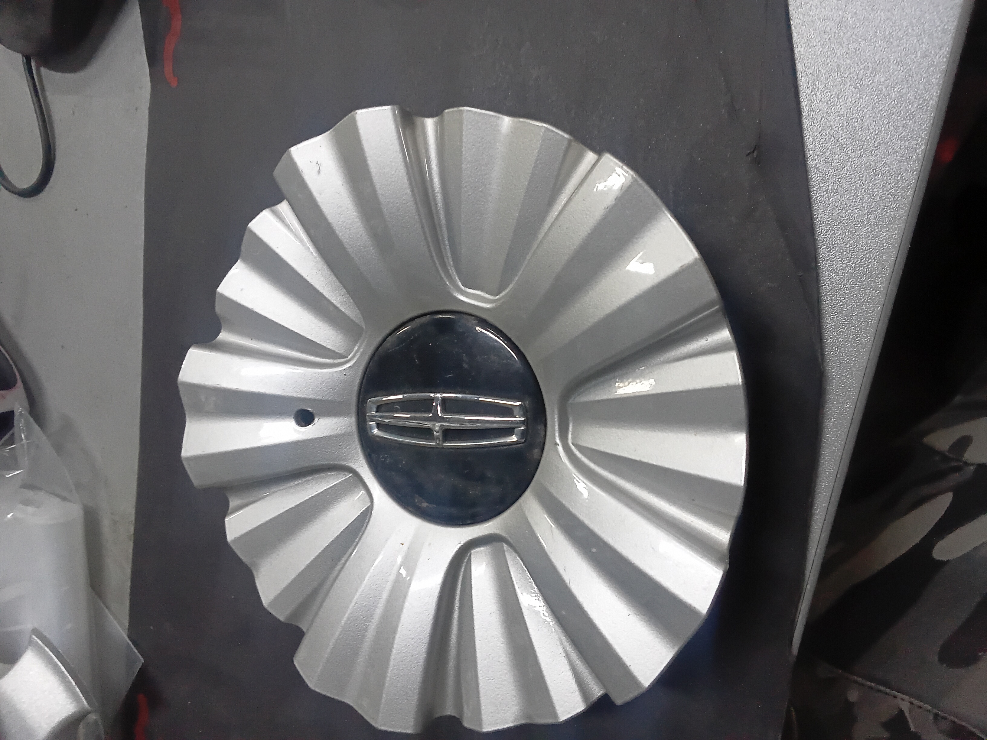 Center Cap — 2017–2018 Lincoln MKZ